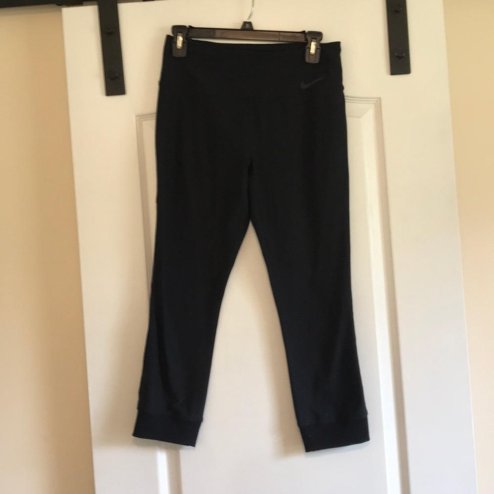 Black Nike 7/8 crops